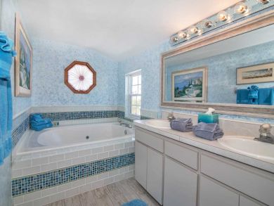 Only 50 yards to the beach from this Anna Maria Rental !!